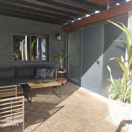 House 2 * Tias