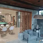 House 2 Lejlighed